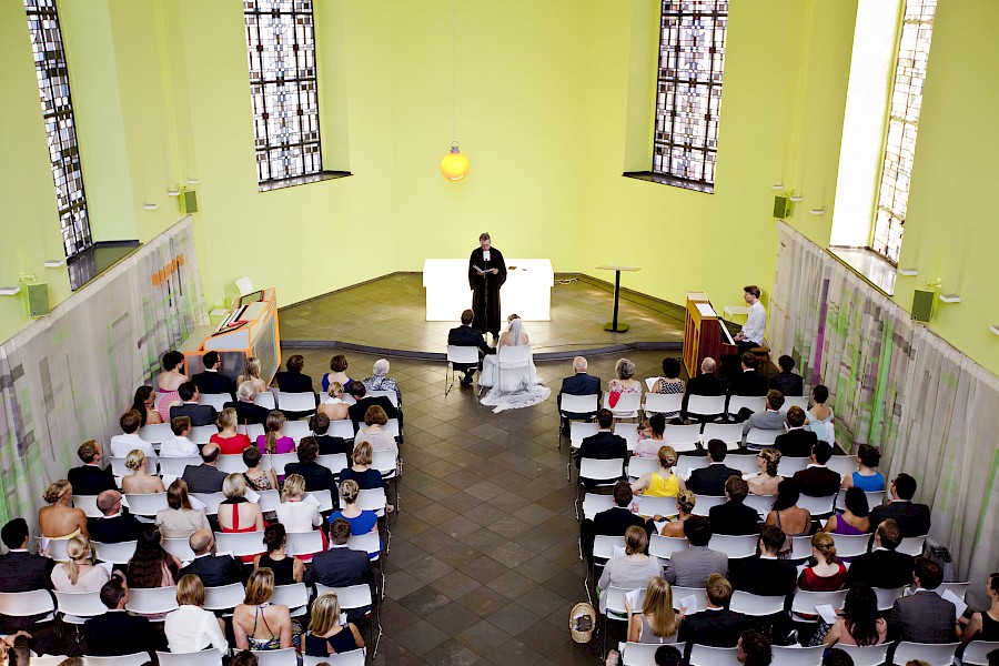 Katja Velmans Hochzeitsfotograf Düsseldorf – Kirchliche Trauung in der Düsseldorfer Altstadt