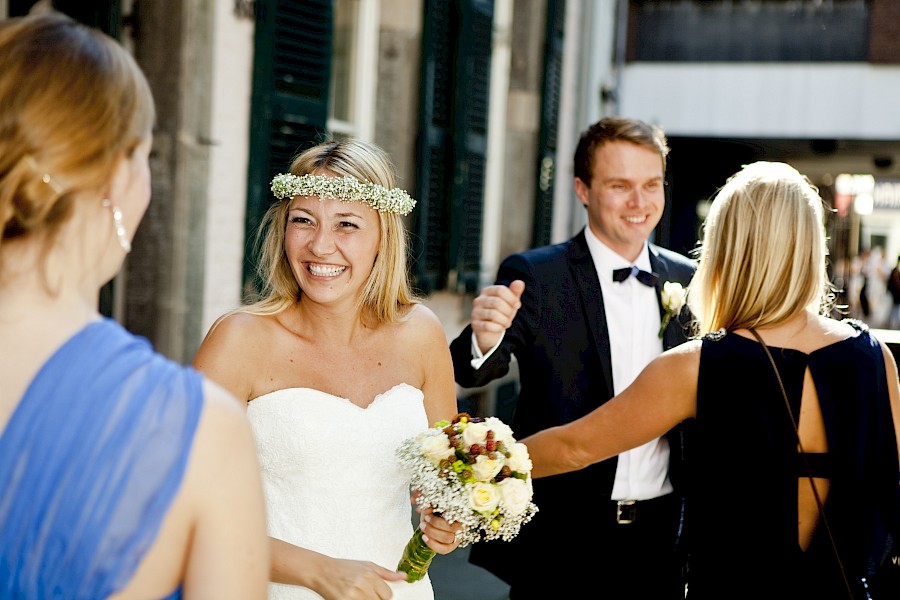 Katja Velmans Hochzeitsfotograf Düsseldorf – Kirchliche Trauung in der Düsseldorfer Altstadt