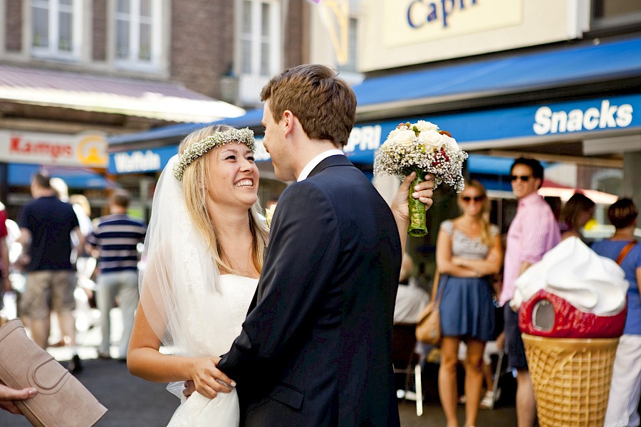 Katja Velmans Hochzeitsfotograf Düsseldorf – Kirchliche Trauung in der Düsseldorfer Altstadt
