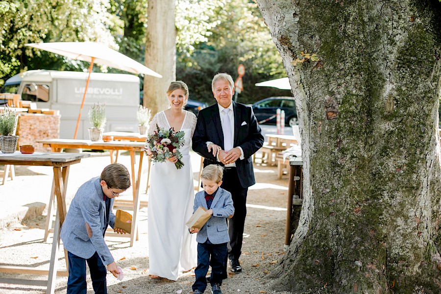 Katja Velmans Hochzeitsfotograf Düsseldorf – Auermühle in Ratingen_first