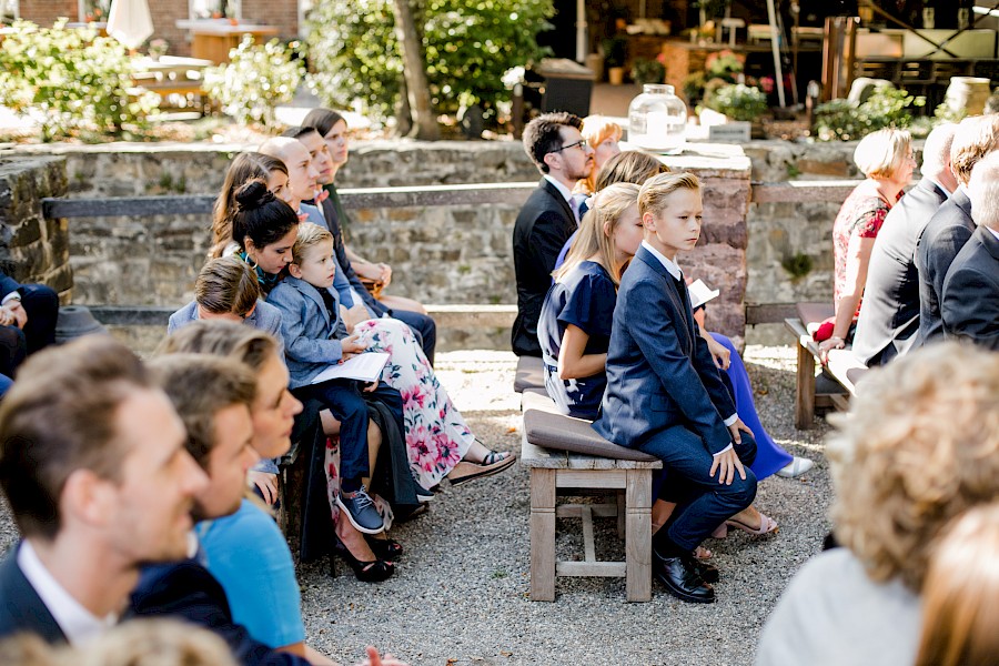 Katja Velmans Hochzeitsfotograf Düsseldorf – Auermühle in Ratingen_first