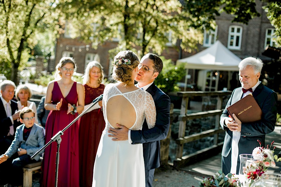 Katja Velmans Hochzeitsfotograf Düsseldorf – Auermühle in Ratingen_first