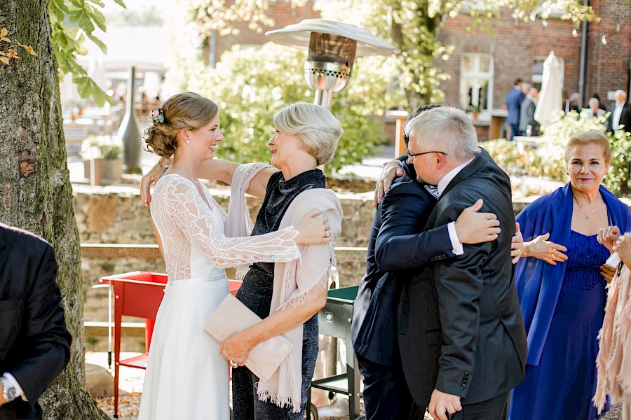Katja Velmans Hochzeitsfotograf Düsseldorf – Auermühle in Ratingen_first