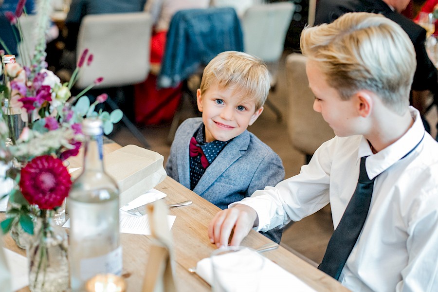 Katja Velmans Hochzeitsfotograf Düsseldorf – Auermühle in Ratingen_first