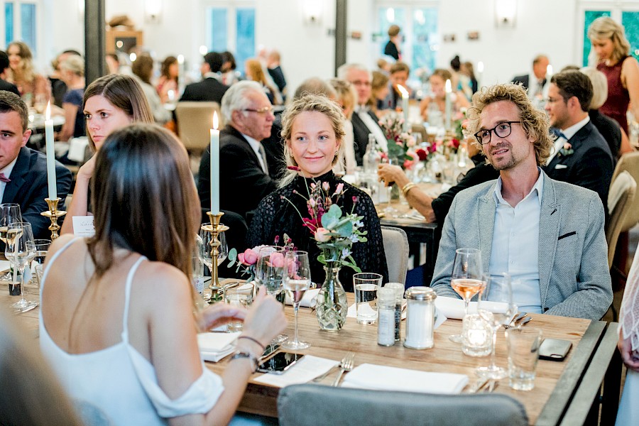 Katja Velmans Hochzeitsfotograf Düsseldorf – Auermühle in Ratingen_first