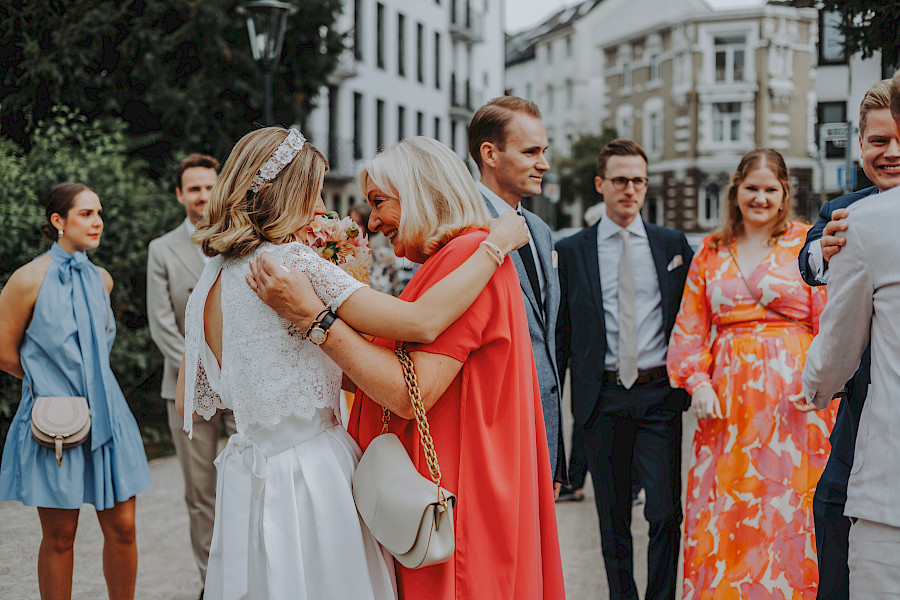 Katja Velmans Hochzeitsfotograf Düsseldorf – Standesamt und freie Trauung in der Auermühle