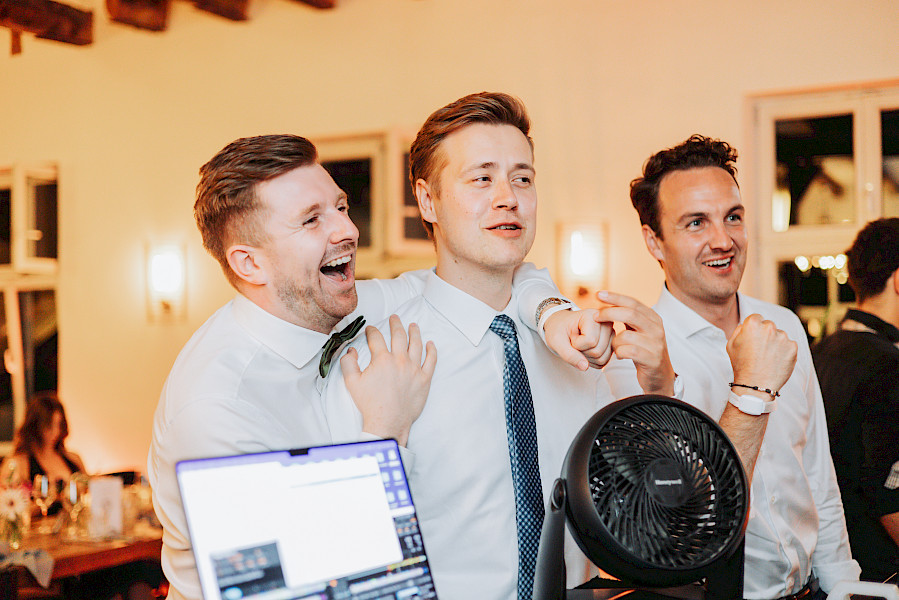 Katja Velmans Hochzeitsfotograf Düsseldorf – Standesamt und freie Trauung in der Auermühle