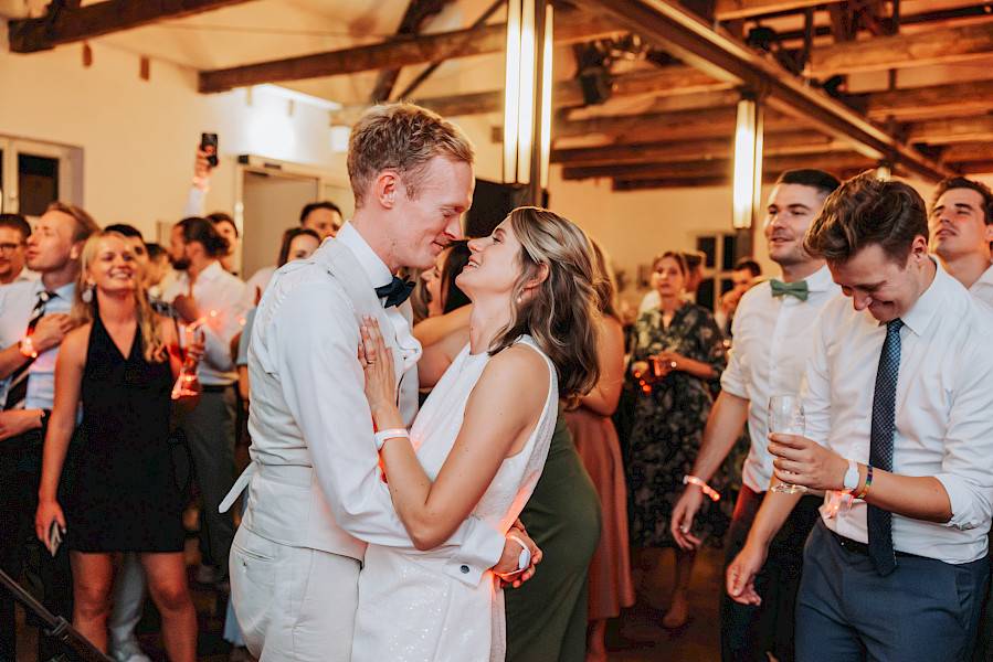 Katja Velmans Hochzeitsfotograf Düsseldorf – Standesamt und freie Trauung in der Auermühle