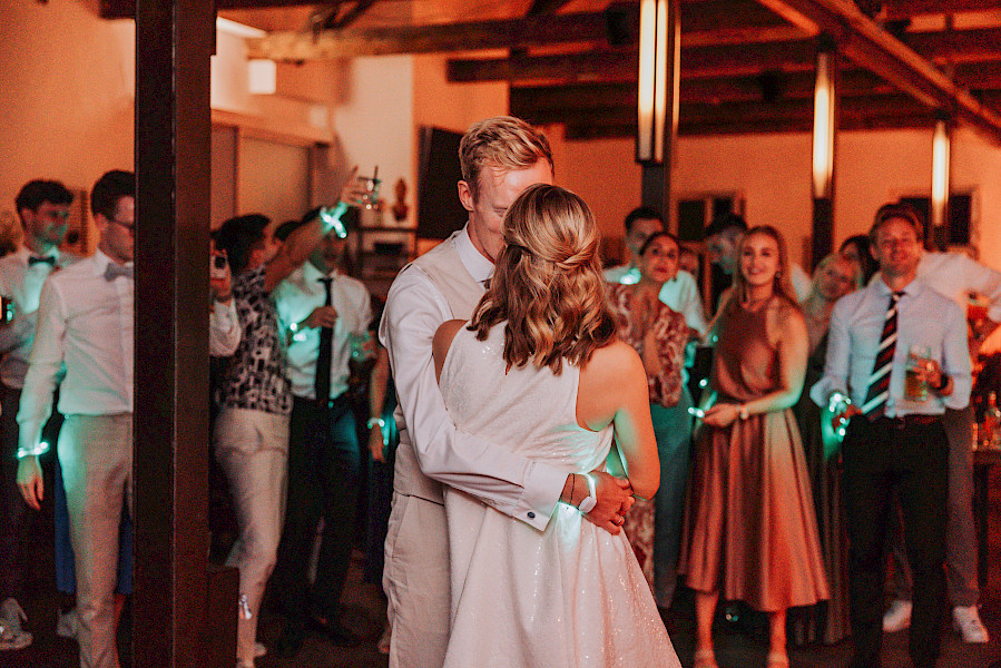 Katja Velmans Hochzeitsfotograf Düsseldorf – Standesamt und freie Trauung in der Auermühle