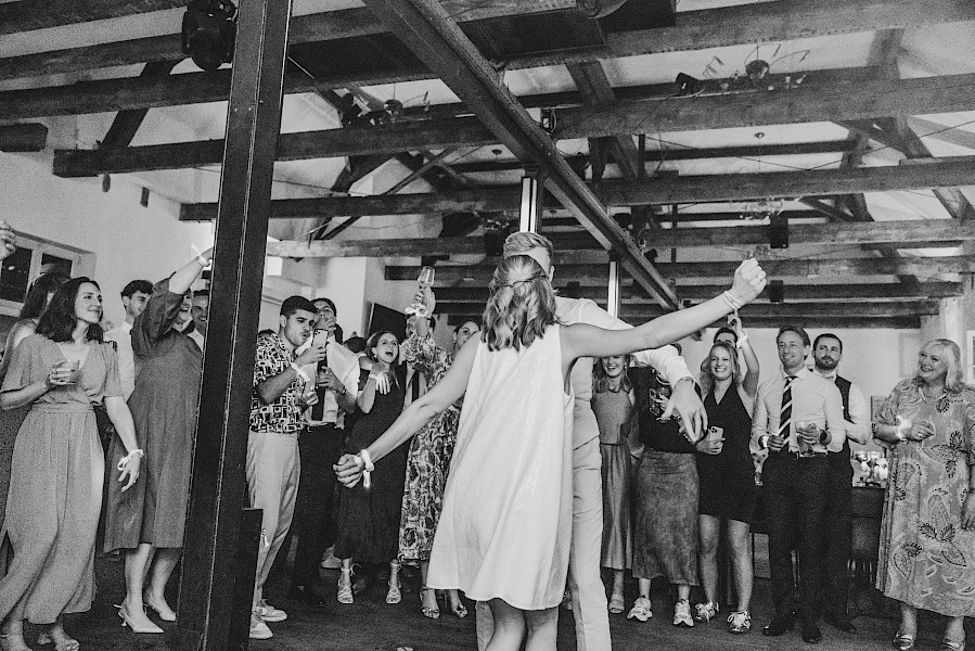 Katja Velmans Hochzeitsfotograf Düsseldorf – Standesamt und freie Trauung in der Auermühle