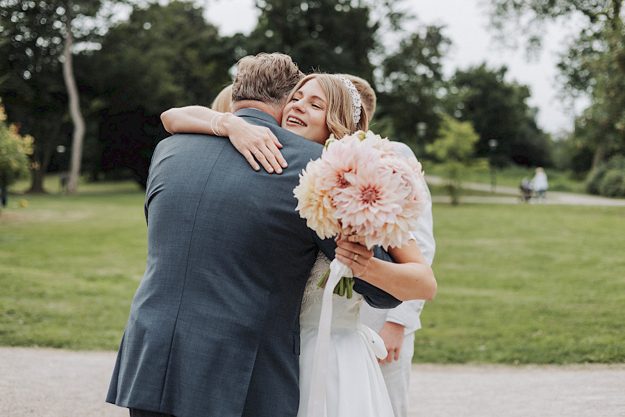 Katja Velmans Hochzeitsfotograf Düsseldorf – Standesamt und freie Trauung in der Auermühle