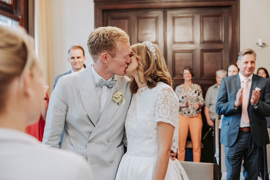 Katja Velmans Hochzeitsfotograf Düsseldorf – Standesamt und freie Trauung in der Auermühle