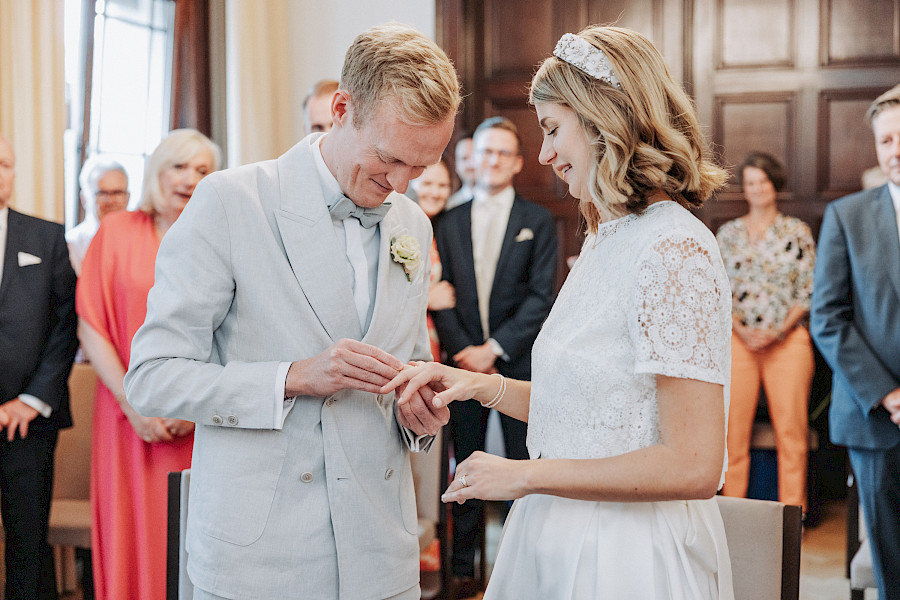 Katja Velmans Hochzeitsfotograf Düsseldorf – Standesamt und freie Trauung in der Auermühle