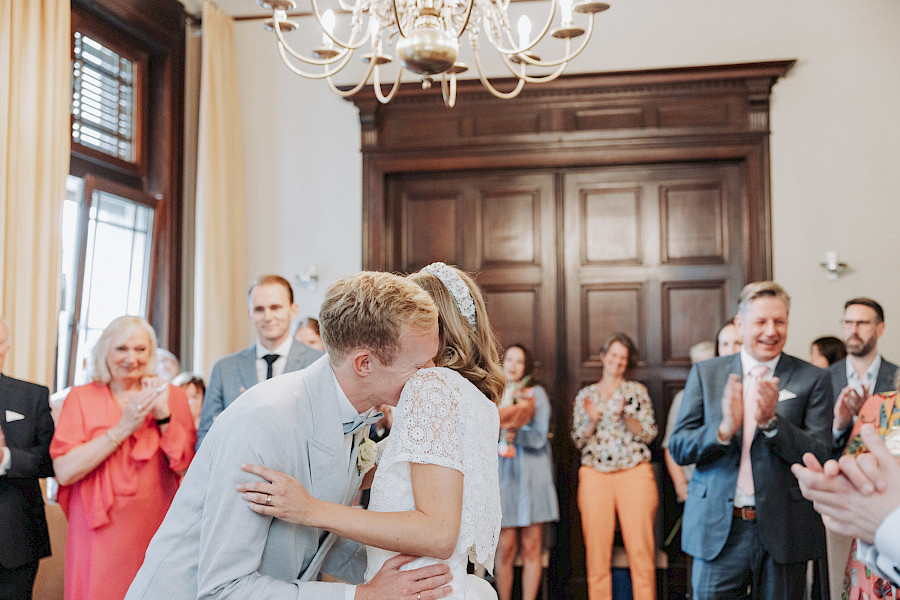 Katja Velmans Hochzeitsfotograf Düsseldorf – Standesamt und freie Trauung in der Auermühle