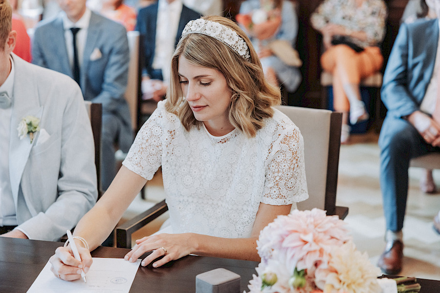 Katja Velmans Hochzeitsfotograf Düsseldorf – Standesamt und freie Trauung in der Auermühle