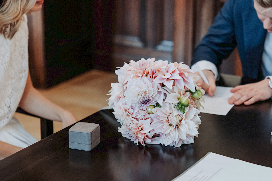 Katja Velmans Hochzeitsfotograf Düsseldorf – Standesamt und freie Trauung in der Auermühle