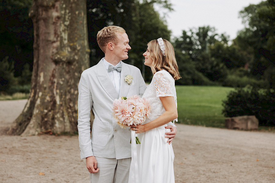 Katja Velmans Hochzeitsfotograf Düsseldorf – Standesamt und freie Trauung in der Auermühle
