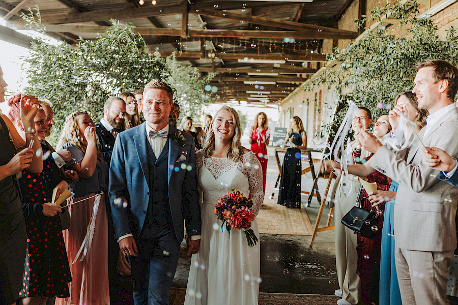 Katja Velmans Hochzeitsfotograf Düsseldorf – Freie Trauung im Gare du Neuss