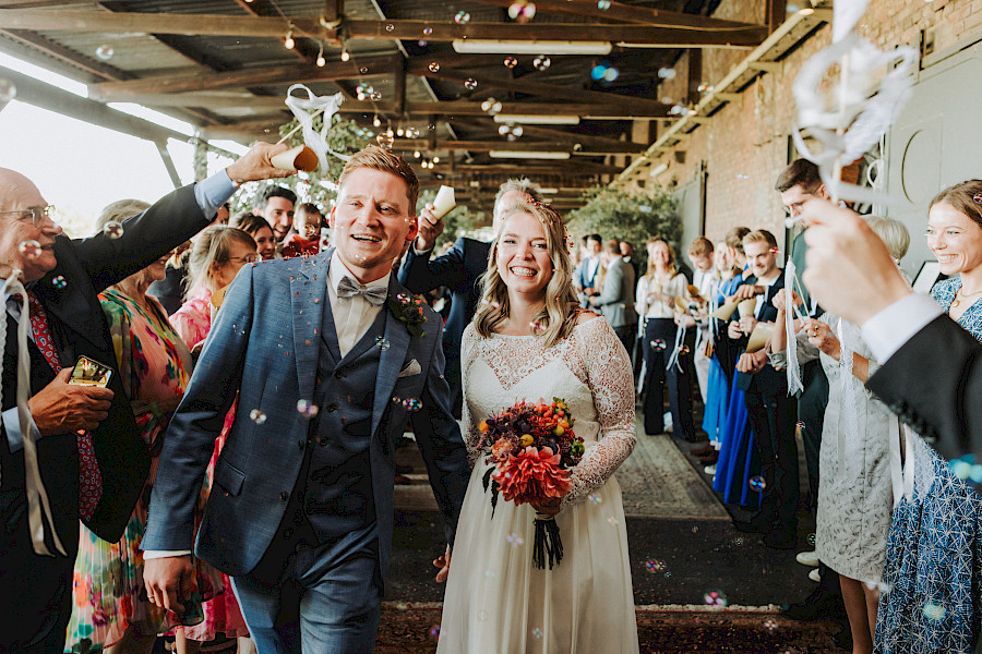 Katja Velmans Hochzeitsfotograf Düsseldorf – Freie Trauung im Gare du Neuss