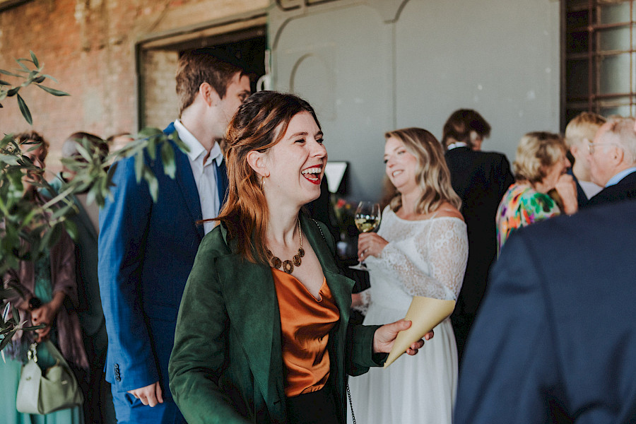 Katja Velmans Hochzeitsfotograf Düsseldorf – Freie Trauung im Gare du Neuss