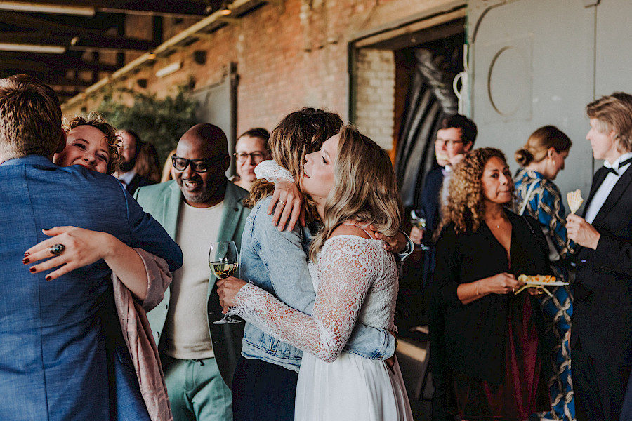 Katja Velmans Hochzeitsfotograf Düsseldorf – Freie Trauung im Gare du Neuss