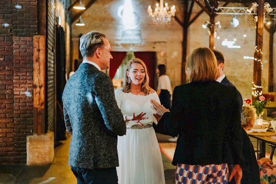 Katja Velmans Hochzeitsfotograf Düsseldorf – Freie Trauung im Gare du Neuss