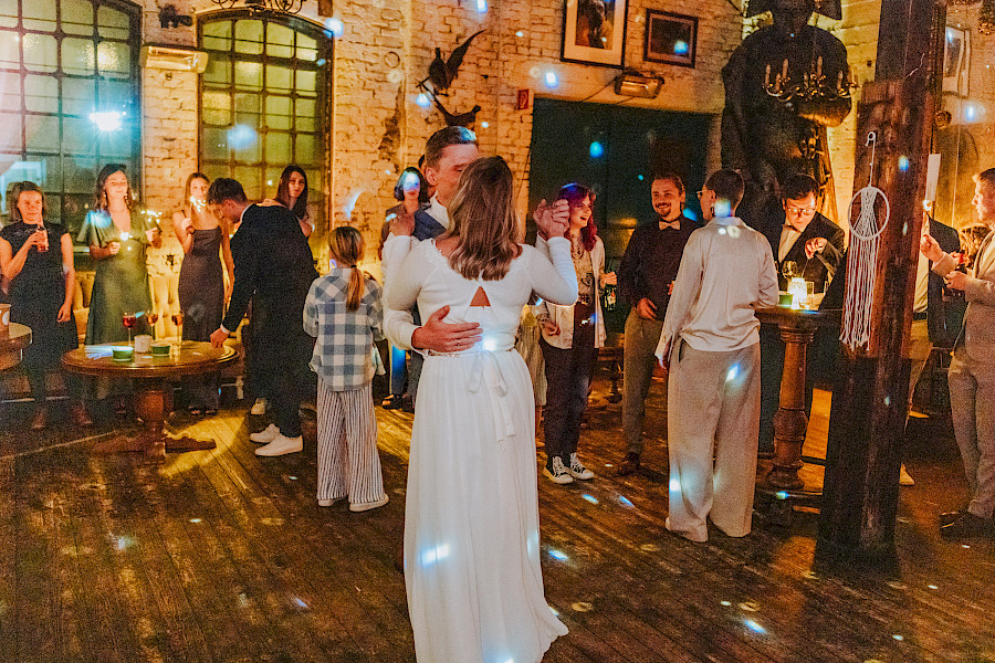 Katja Velmans Hochzeitsfotograf Düsseldorf – Freie Trauung im Gare du Neuss