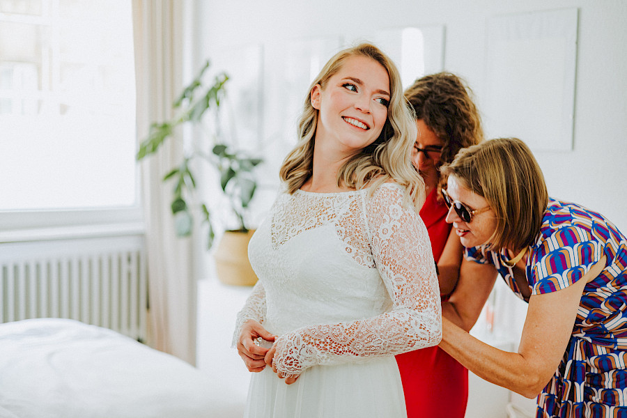 Katja Velmans Hochzeitsfotograf Düsseldorf – Freie Trauung im Gare du Neuss