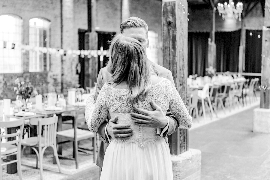 Katja Velmans Hochzeitsfotograf Düsseldorf – Freie Trauung im Gare du Neuss