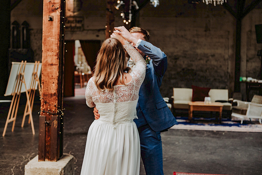 Katja Velmans Hochzeitsfotograf Düsseldorf – Freie Trauung im Gare du Neuss