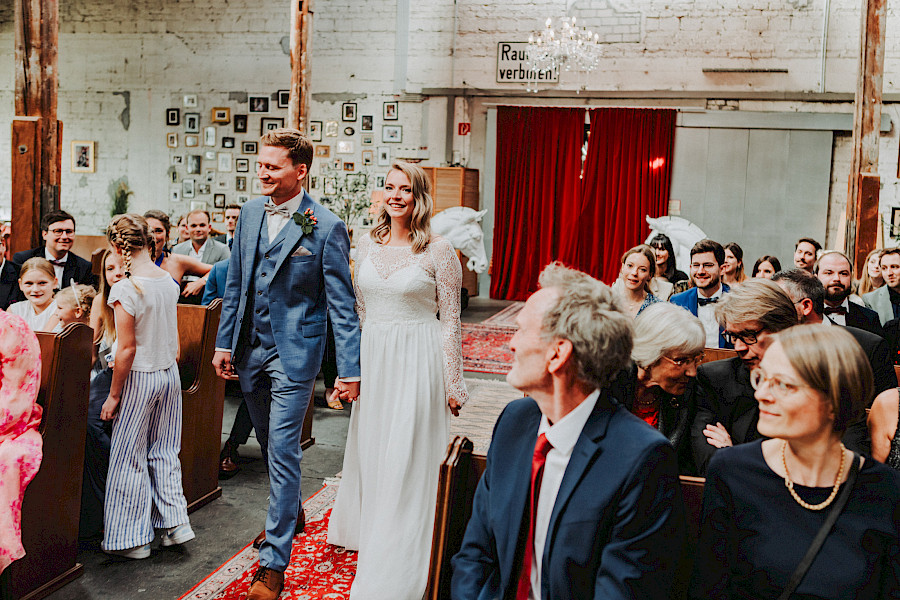 Katja Velmans Hochzeitsfotograf Düsseldorf – Freie Trauung im Gare du Neuss