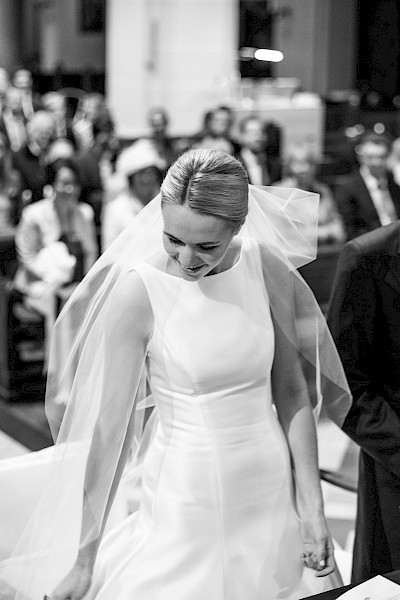 Katja Velmans Hochzeitsfotograf Düsseldorf – Kirchliche Trauung in Oberkassel und Hochzeitsfeier im Landhaus Mönchenwerth