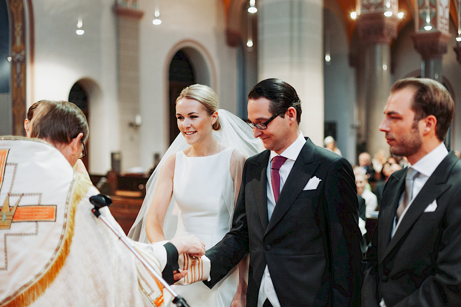 Katja Velmans Hochzeitsfotograf Düsseldorf – Kirchliche Trauung in Oberkassel und Hochzeitsfeier im Landhaus Mönchenwerth