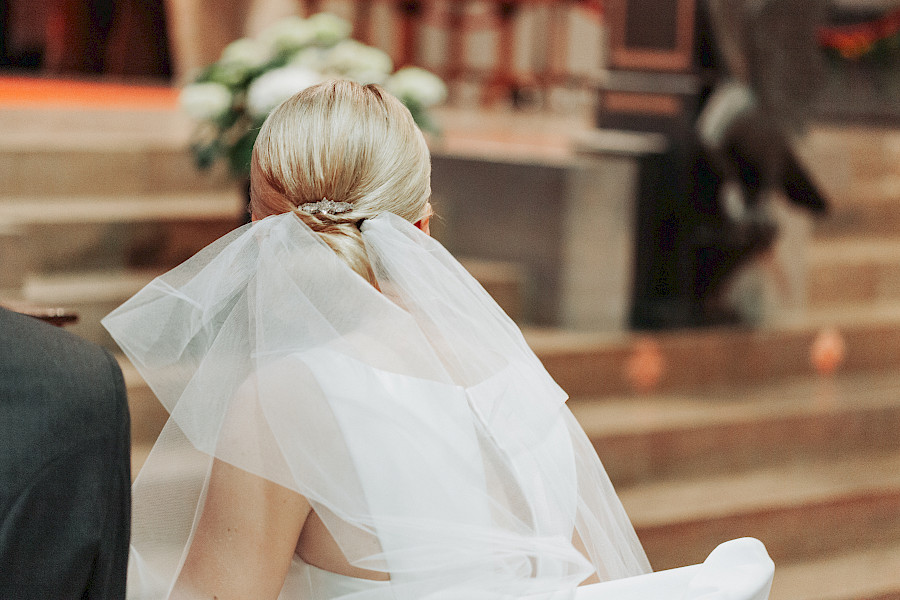 Katja Velmans Hochzeitsfotograf Düsseldorf – Kirchliche Trauung in Oberkassel und Hochzeitsfeier im Landhaus Mönchenwerth