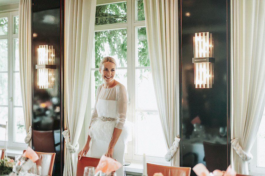 Katja Velmans Hochzeitsfotograf Düsseldorf – Kirchliche Trauung in Oberkassel und Hochzeitsfeier im Landhaus Mönchenwerth