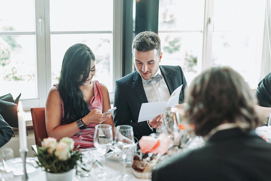 Katja Velmans Hochzeitsfotograf Düsseldorf – Kirchliche Trauung in Oberkassel und Hochzeitsfeier im Landhaus Mönchenwerth
