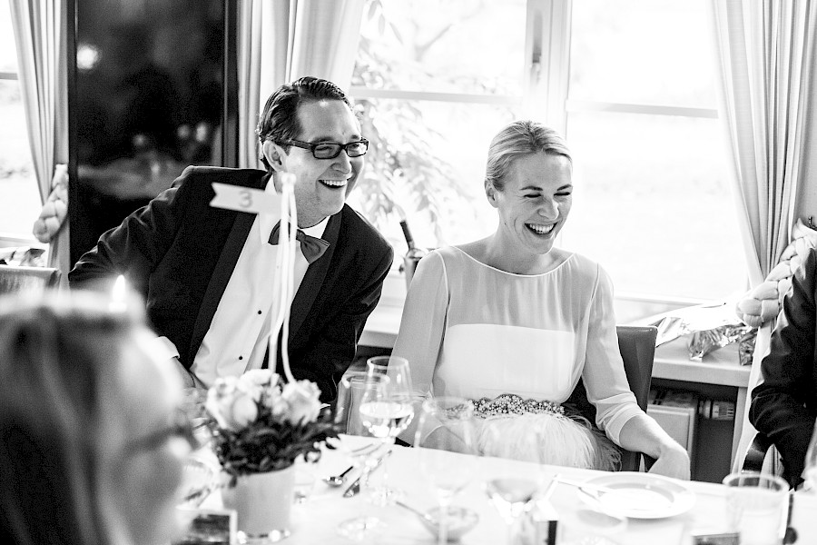 Katja Velmans Hochzeitsfotograf Düsseldorf – Kirchliche Trauung in Oberkassel und Hochzeitsfeier im Landhaus Mönchenwerth