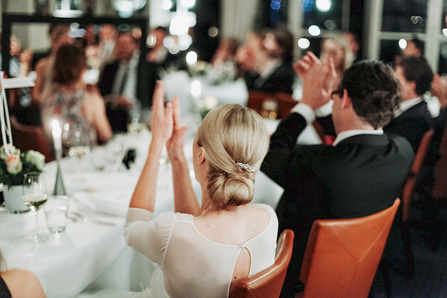 Katja Velmans Hochzeitsfotograf Düsseldorf – Kirchliche Trauung in Oberkassel und Hochzeitsfeier im Landhaus Mönchenwerth