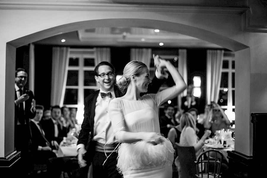 Katja Velmans Hochzeitsfotograf Düsseldorf – Kirchliche Trauung in Oberkassel und Hochzeitsfeier im Landhaus Mönchenwerth