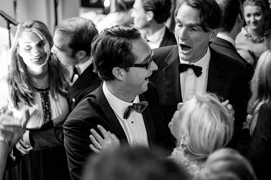 Katja Velmans Hochzeitsfotograf Düsseldorf – Kirchliche Trauung in Oberkassel und Hochzeitsfeier im Landhaus Mönchenwerth