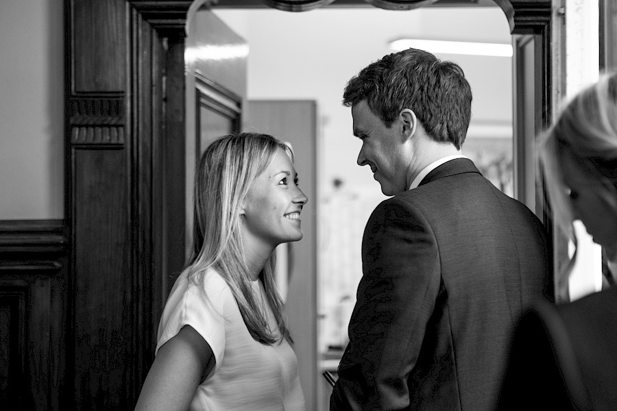 Katja Velmans Hochzeitsfotograf Düsseldorf – Franzi und Ben - Standesamtliche Trauung Düsseldorf Inselstraße