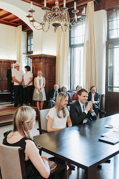 Katja Velmans Hochzeitsfotograf Düsseldorf – Franzi und Ben - Standesamtliche Trauung Düsseldorf Inselstraße