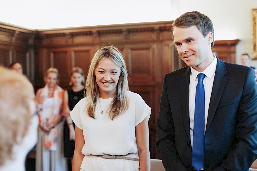 Katja Velmans Hochzeitsfotograf Düsseldorf – Franzi und Ben - Standesamtliche Trauung Düsseldorf Inselstraße