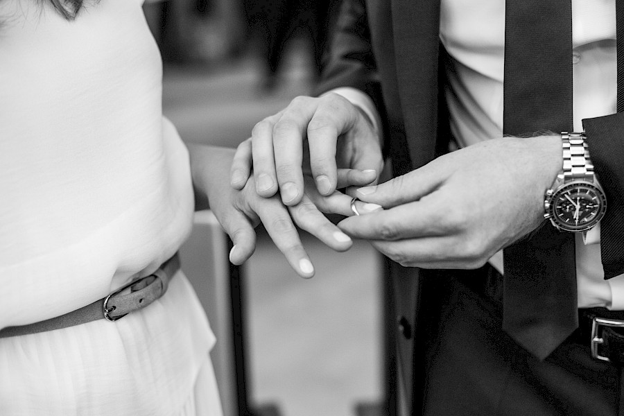 Katja Velmans Hochzeitsfotograf Düsseldorf – Franzi und Ben - Standesamtliche Trauung Düsseldorf Inselstraße