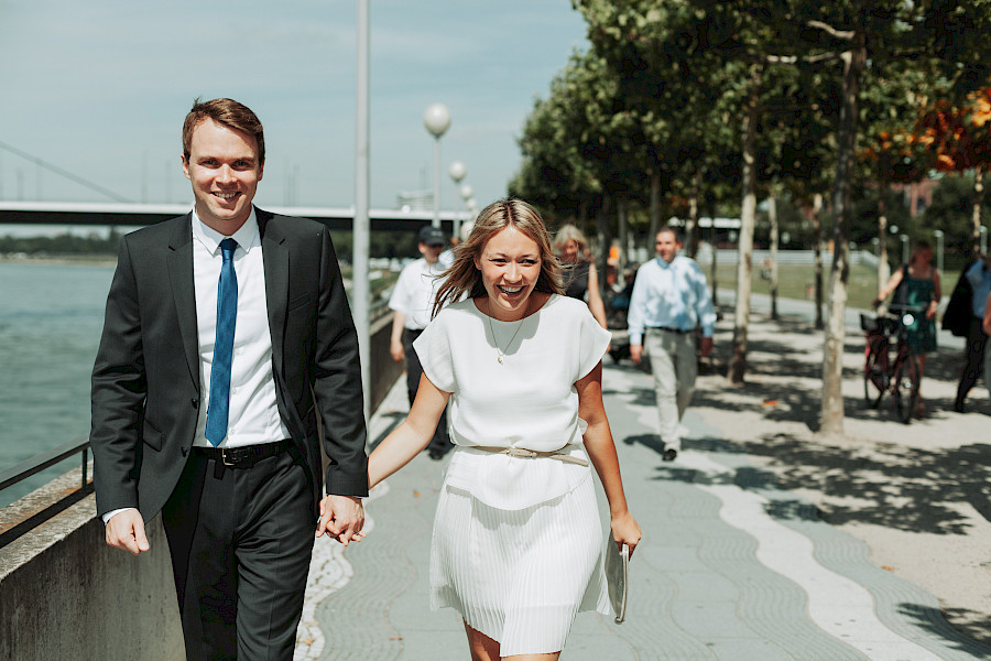 Katja Velmans Hochzeitsfotograf Düsseldorf – Franzi und Ben - Standesamtliche Trauung Düsseldorf Inselstraße