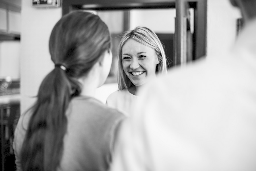 Katja Velmans Hochzeitsfotograf Düsseldorf – Franzi und Ben - Standesamtliche Trauung Düsseldorf Inselstraße