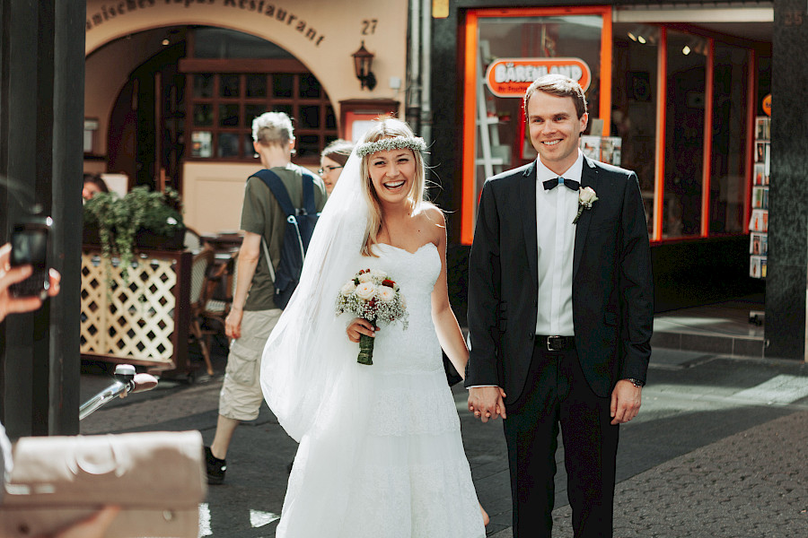 Katja Velmans Hochzeitsfotograf Düsseldorf – Kirchliche Trauung in der Altstadt und Hochzeitsfeier auf dem Nothenhof