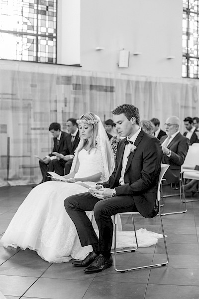 Katja Velmans Hochzeitsfotograf Düsseldorf – Kirchliche Trauung in der Altstadt und Hochzeitsfeier auf dem Nothenhof