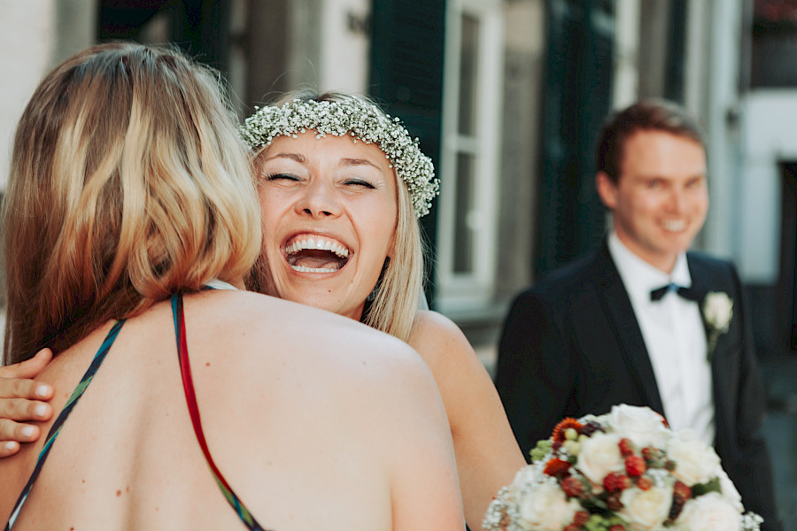 Katja Velmans Hochzeitsfotograf Düsseldorf – Kirchliche Trauung in der Altstadt und Hochzeitsfeier auf dem Nothenhof