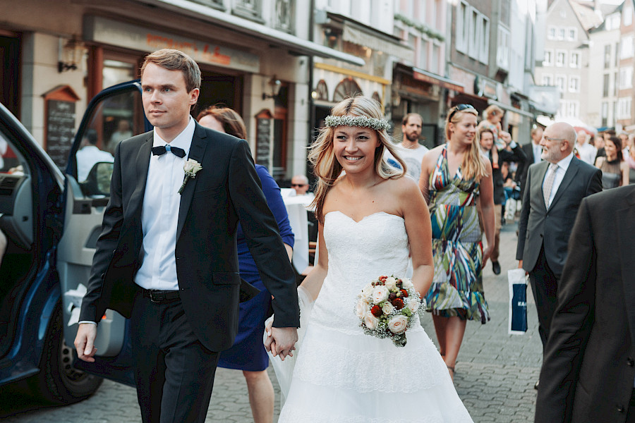 Katja Velmans Hochzeitsfotograf Düsseldorf – Kirchliche Trauung in der Altstadt und Hochzeitsfeier auf dem Nothenhof